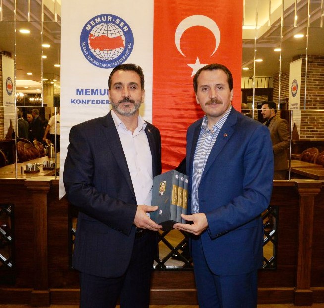 Memur-Sen Yönetim Kurulu Üyeleri ve Eski Yöneticileri “Vefa İftarı”nda Buluştu