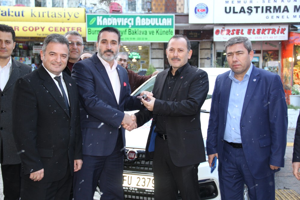 ULAŞTIRMA  MEMUR-SEN ÜÇ ŞUBESİNE DAHA ARABA ALDI