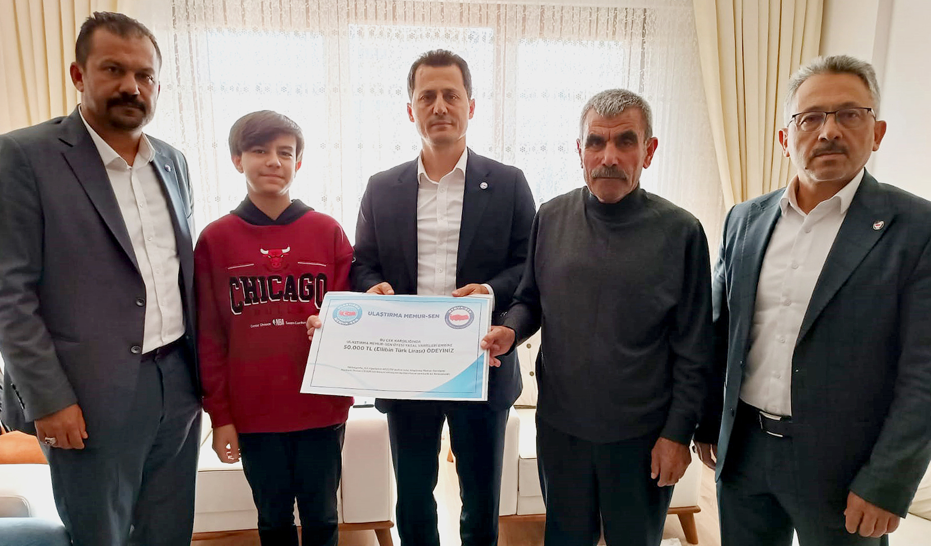 Genel Başkan Çalışkan, Kayseri’de vefat eden üyemizin ailesine tazminat çekini takdim etti